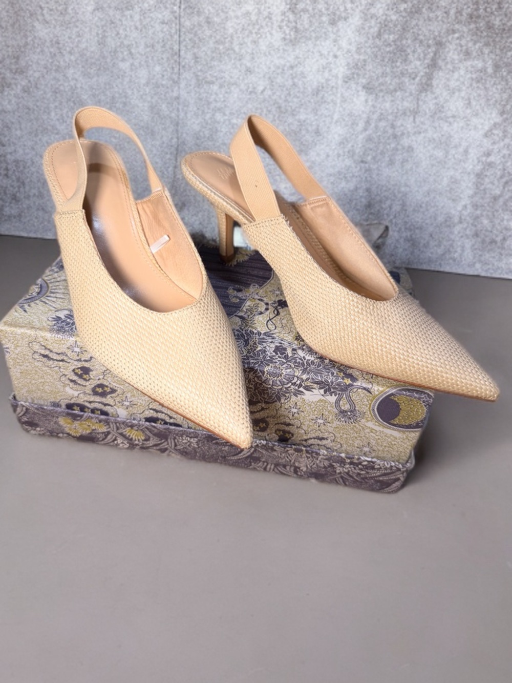 Beautiful H&M raffia-textured slingback heels 👠